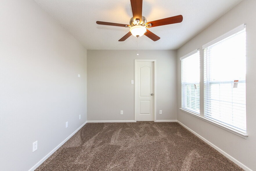 Building Photo - 10153 Split Rock Way