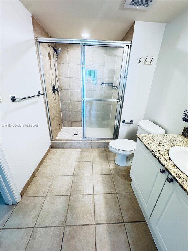 Building Photo - 19501 W Country Club Dr