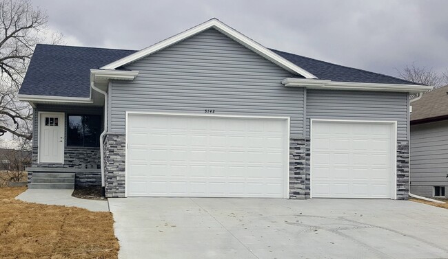 Primary Photo - 5128 Betty Lou Blvd