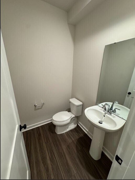 Building Photo - Beautiful 3-Bedroom, 3-Bath Home with Mode...