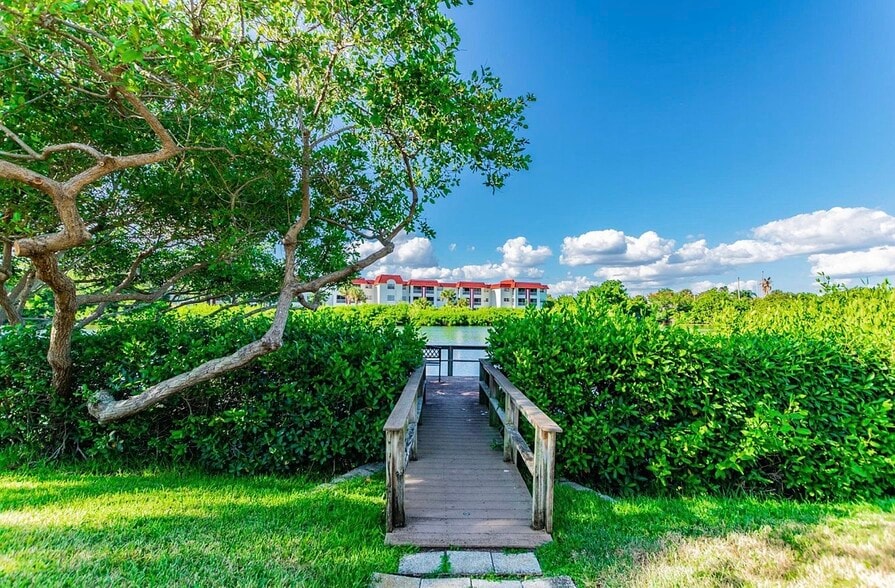 Dock to Lake - 4550 Overlook Dr NE