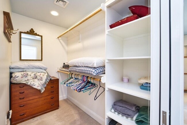 Building Photo - 73 Bayside Ave