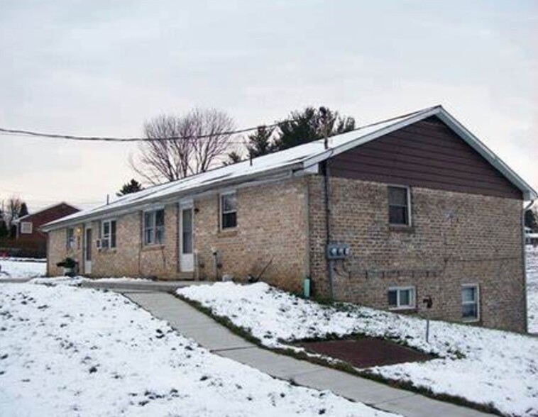 apartment complex exterior - 69 Lindbergh Dr