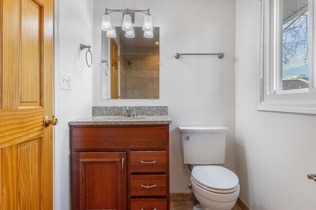 Building Photo - 3065 Kingston Ct