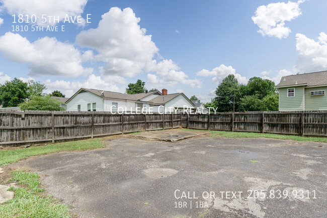 Building Photo - 1810 5th E Ave