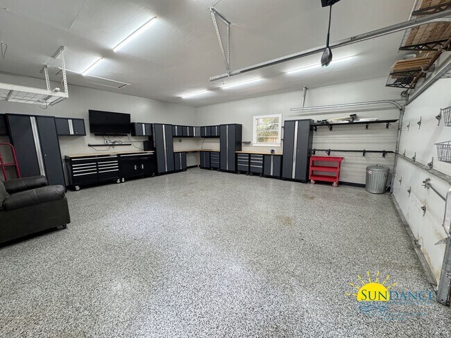 Building Photo - Fully renovated 3 Bedroom Home in Fort Wal...