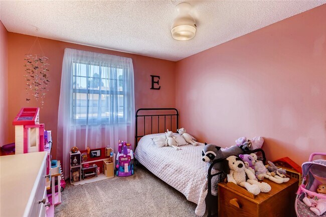 Building Photo - Beautiful Townhome in Knolls West, Centennial