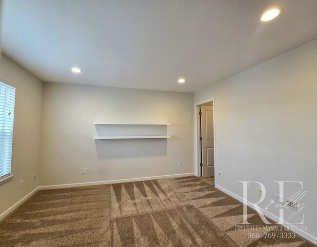 Building Photo - Spacious Port Orchard Home with Garage, Fu...