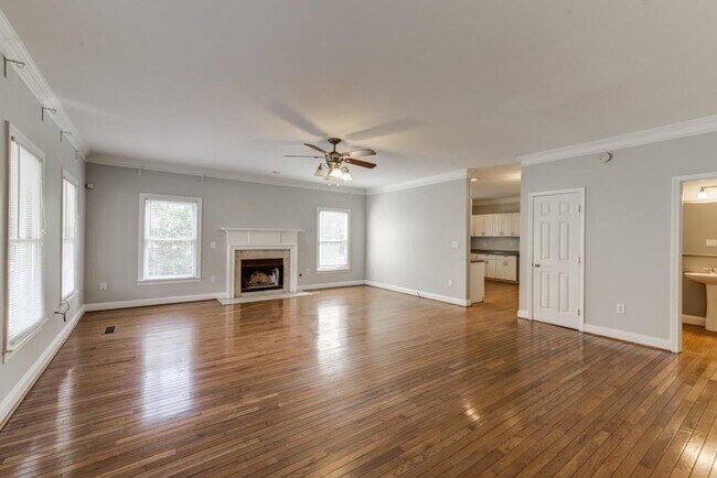 Building Photo - 105 Vanira Ave SE
