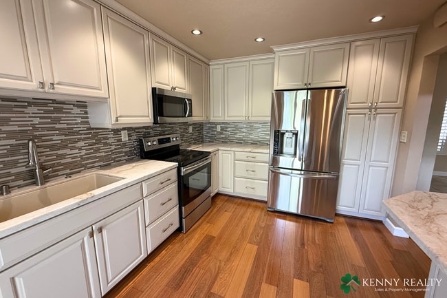 Building Photo - Modern Foster City 3 Bedroom Townhome with...