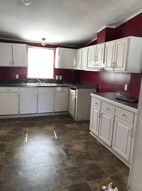 Building Photo - 3 Bedroom 2 bathroom