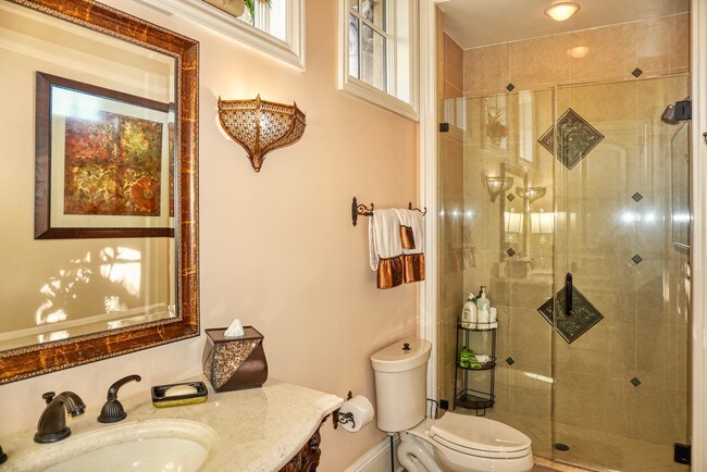 Building Photo - 1363 Oceanview Dr