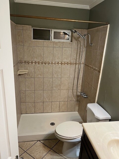 Building Photo - 814 E 6th St