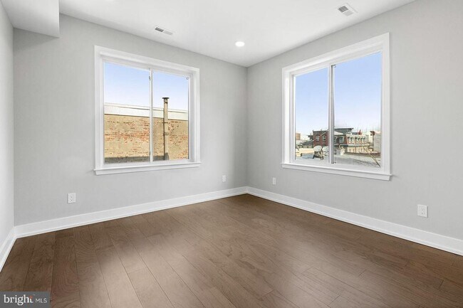 Building Photo - 1221 E Berks St