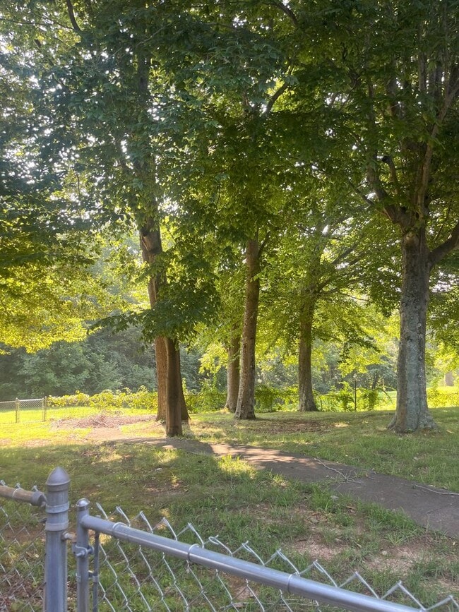 Building Photo - Charming Family Home in Desirable Johnson ...