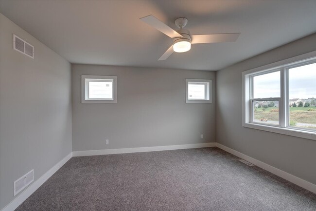 Building Photo - 139 Prairie Heights Dr