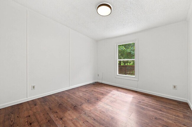 Building Photo - 135 Virginia Ln