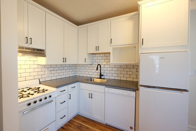 Building Photo - Fairview Ave Villas