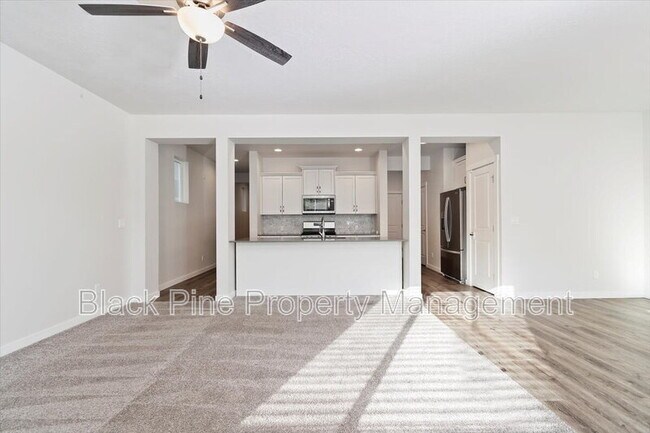 Building Photo - 3098 N Lochness Ave