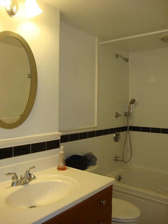 Building Photo - 271 Beacon St