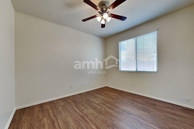 Building Photo - 7225 S 73rd Dr