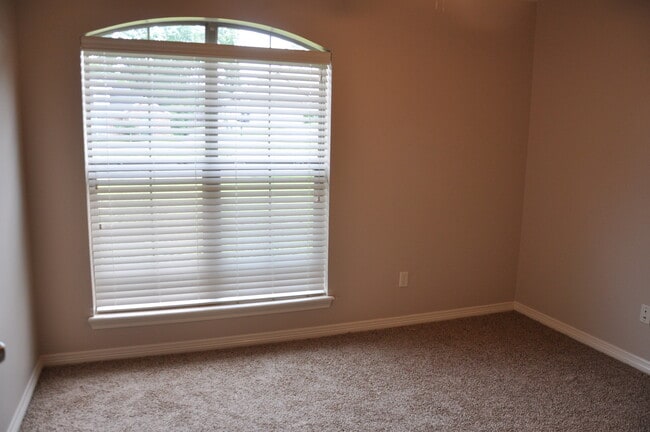 Building Photo - Coming Soon! Lovely 3 Bedroom 2 Bath Home ...