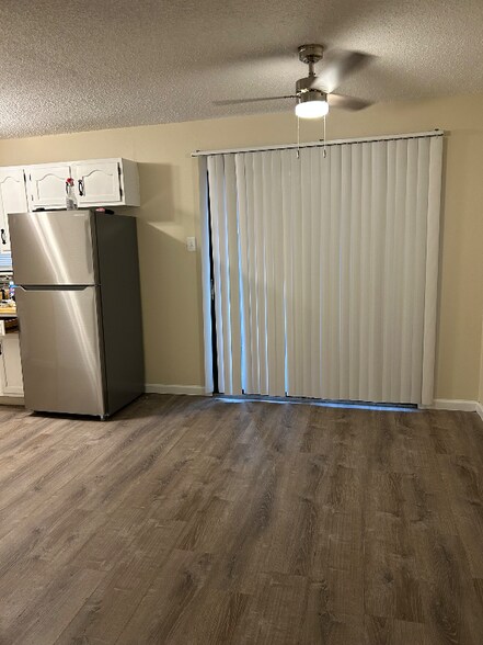 Building Photo - 305 Calle Amistosa