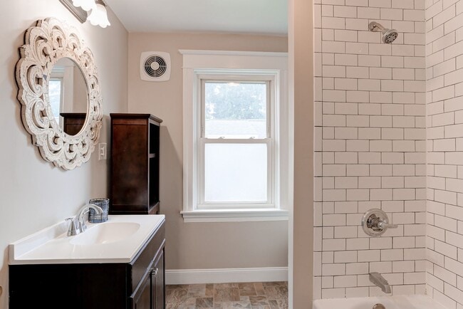 Building Photo - Four bedroom, two bathroom home