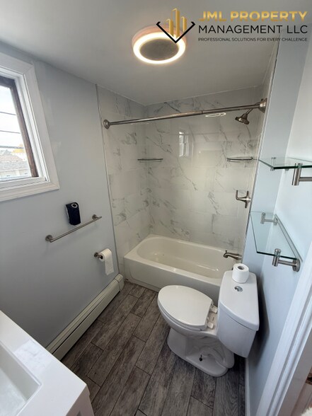 Building Photo - 834 Eastern Ave