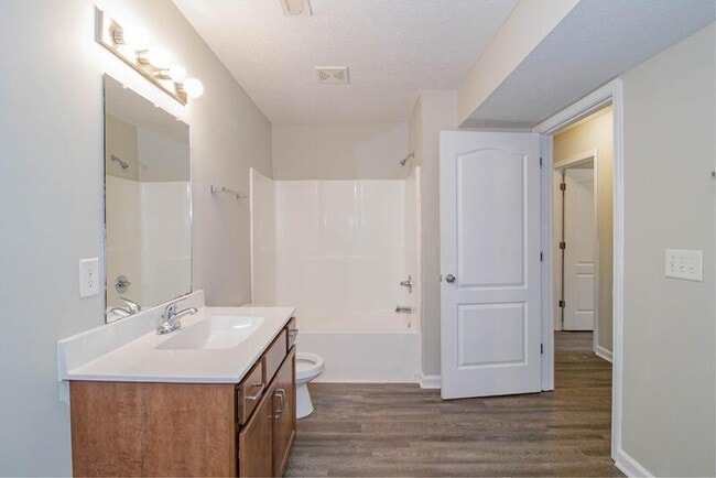 Building Photo - 1640 Golf Club Ln