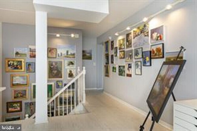 Building Photo - Bi-Level Penthouse with 3 Balconies & Delaware River Views | 3 Bed, 3 Bath | Society Hill