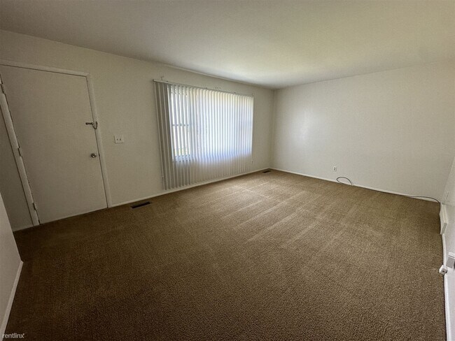 Building Photo - 2 br, 1.5 bath Townhome - Longfellow Townh...