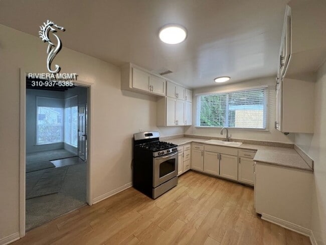 Building Photo - 3 BEd 1.75 Bath House in South Redondo Beach.