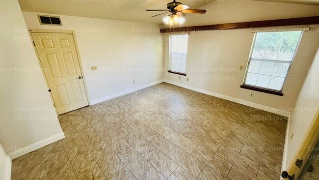 Building Photo - 3 bedroom/ 2 bathroom home located near Old River Rd/ White Ln