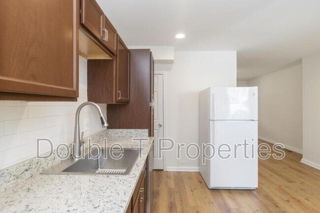 Building Photo - 3033 Seamon Ave