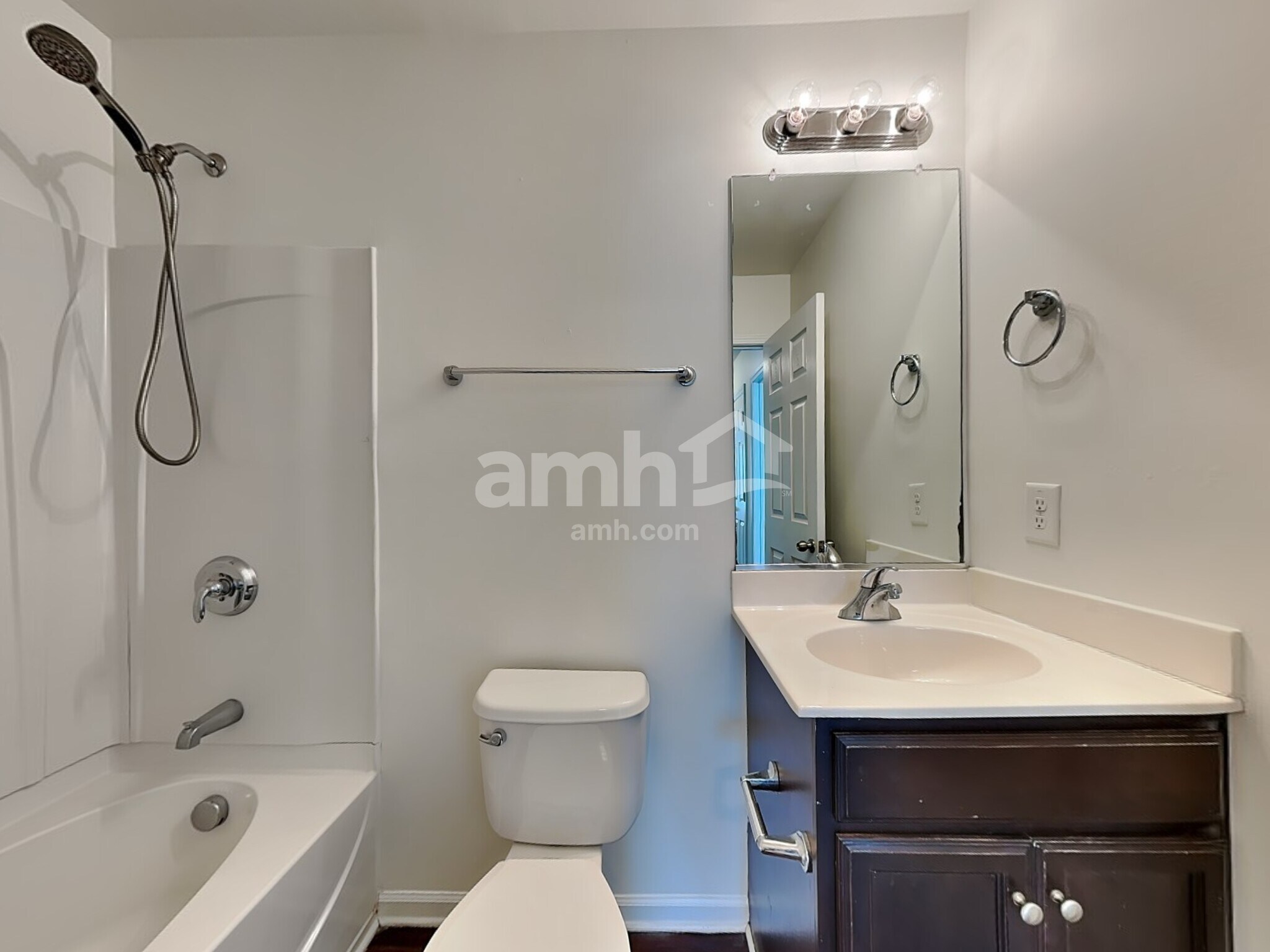 Building Photo - 2718 Quail Oaks Dr