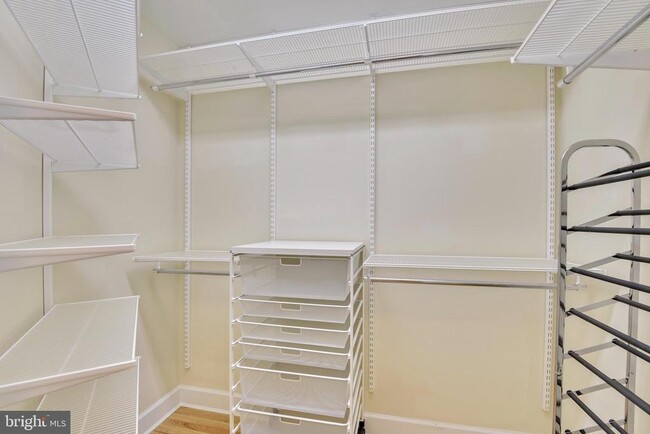 Building Photo - 502 W Broad St