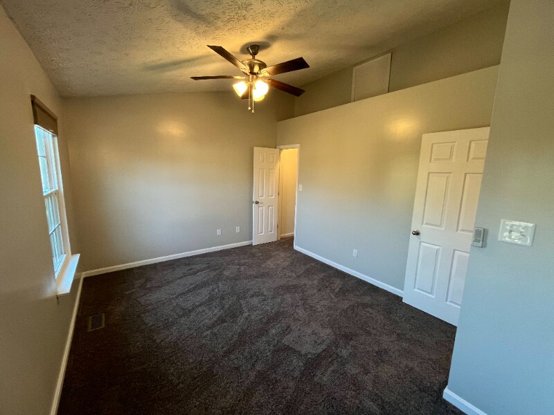 Building Photo - 225 Sherando Cir
