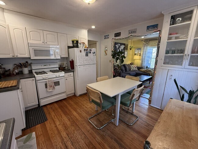 Building Photo - 21 Moon St