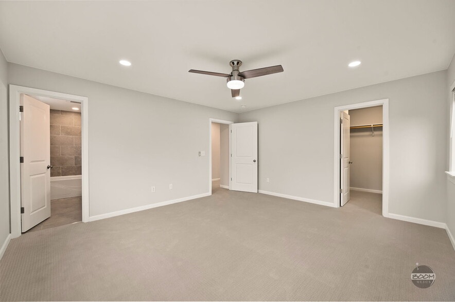 Building Photo - 1501 N Sunny Hill Cir