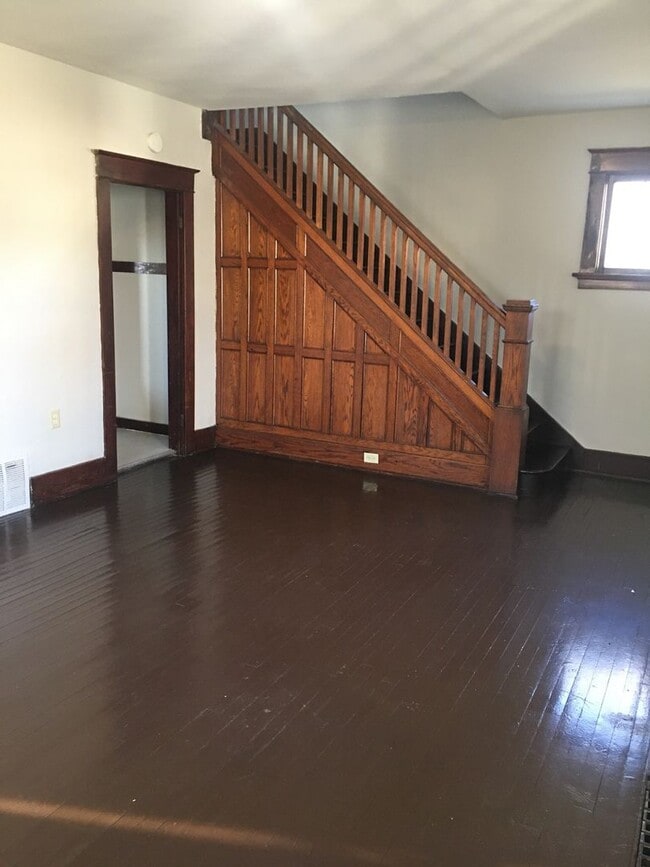 Building Photo - Spacious 3 Bedroom w/Covered Front Porch