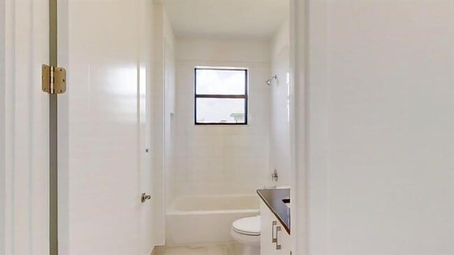 Building Photo - 8299 Essex Country Clb Dr