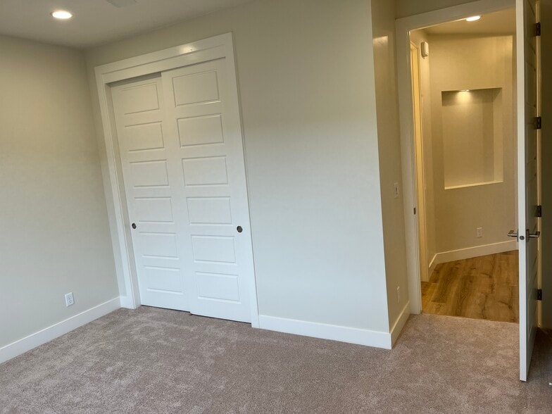 Building Photo - 2744 W Columbo Ln