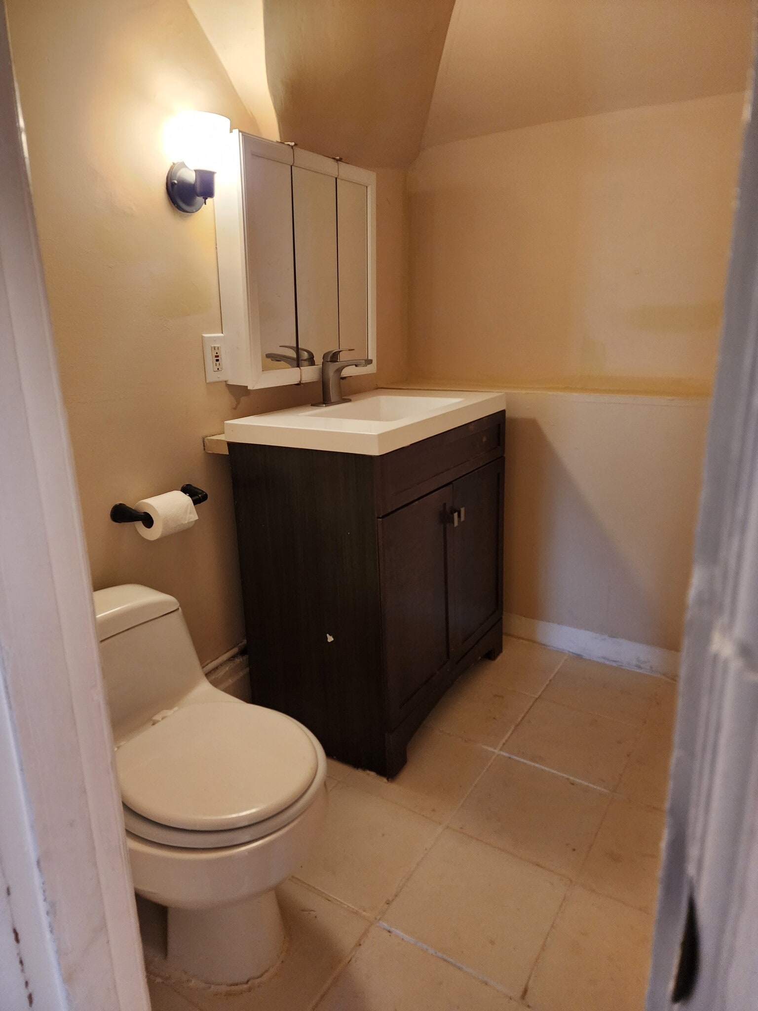 HALF BATH - 720 Madison Ave