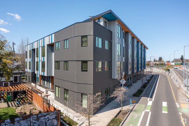 Building Photo - Dean River Apartments