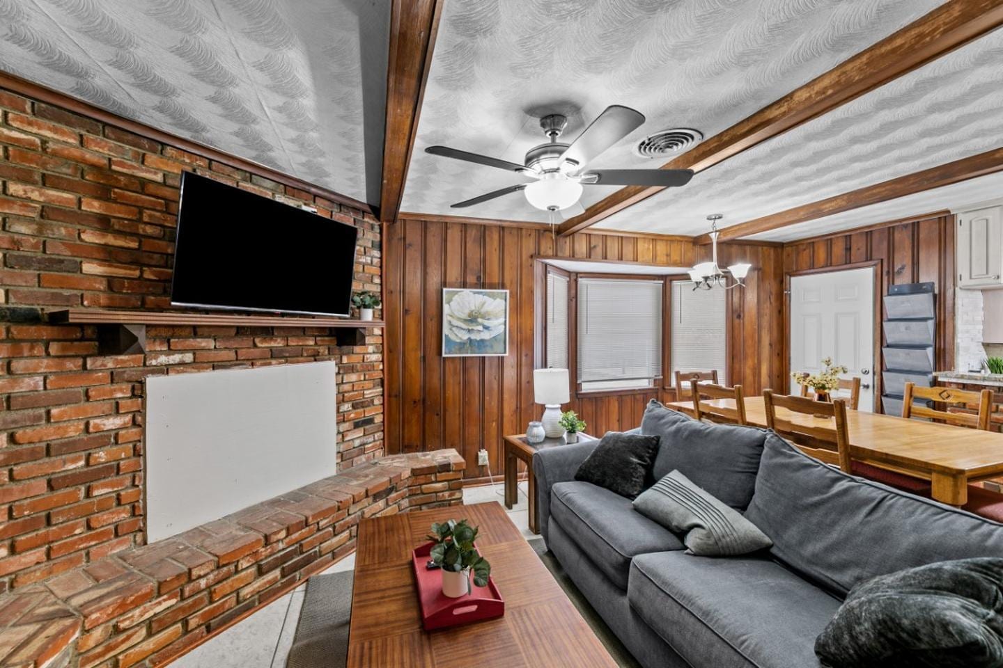 Building Photo - Charming Fort Worth Home with a Spacious B...