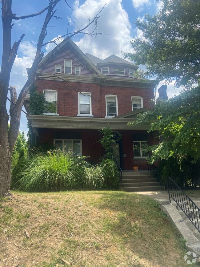 Building Photo - 307 S Aiken Ave