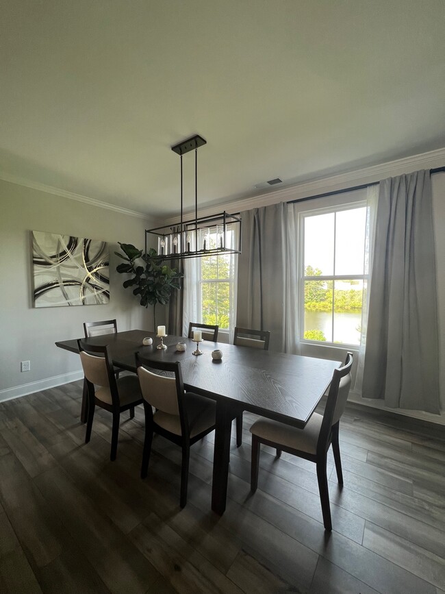 dining table - 157 Jameson Dr