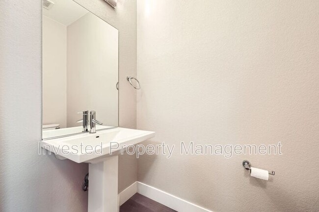 Building Photo - 1323 Elati St