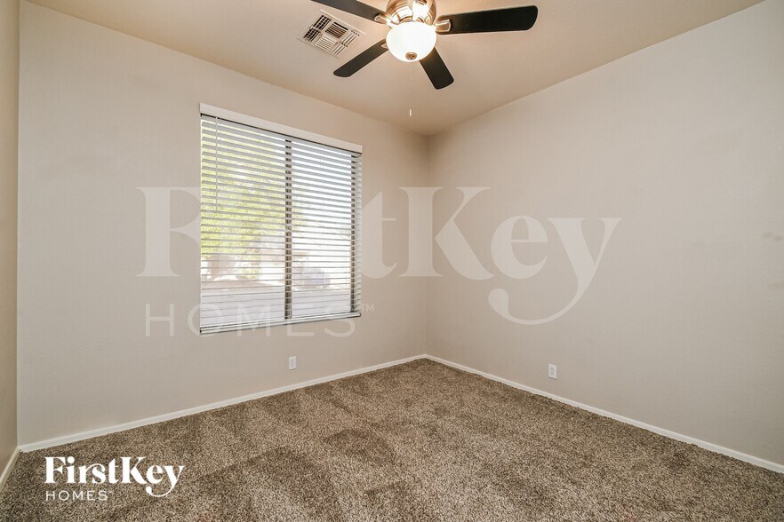 Building Photo - 2701 E Hulet Dr